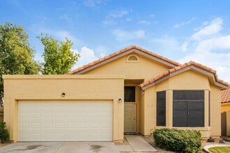 Building Photo - 10905 W Poinsettia Dr