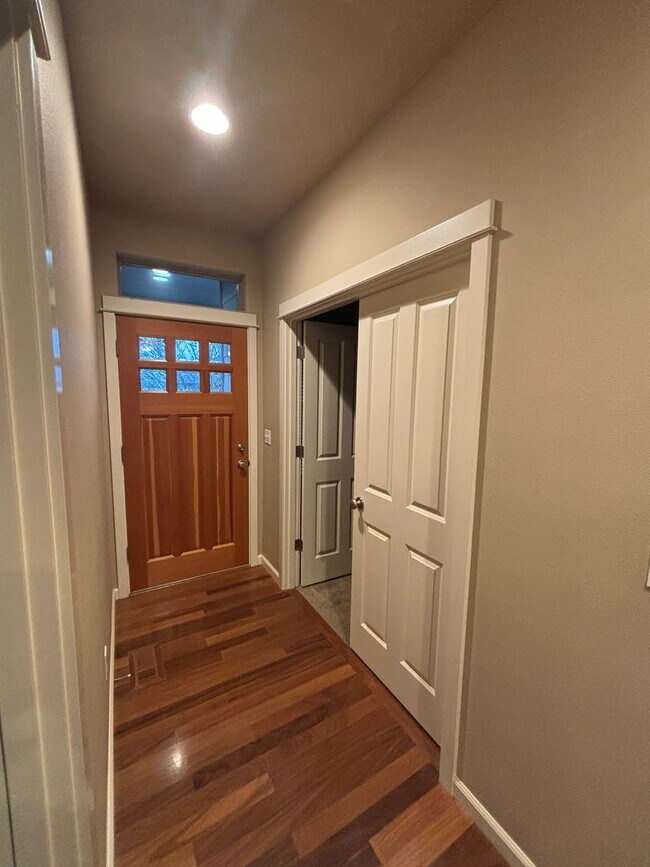 Foto del edificio - Tigard home with High-end Finishes - Large...