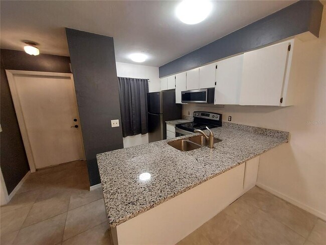 Foto del edificio - 22523 Westchester Blvd