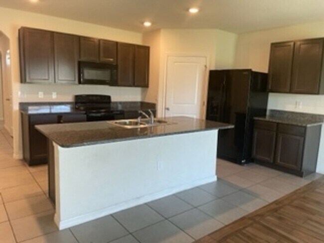 Building Photo - 16481 Little Garden Dr