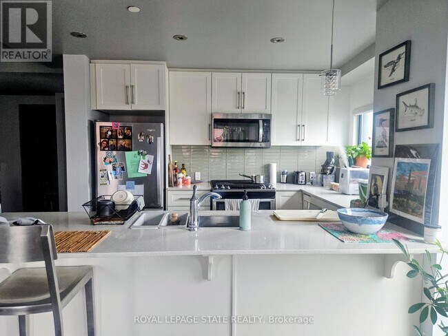 Building Photo - 181 James St N