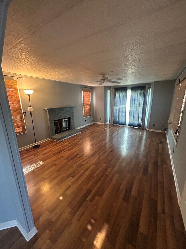 Foto del edificio - 38 Poplar Dr