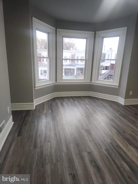 Foto del edificio - 5945 Webster St