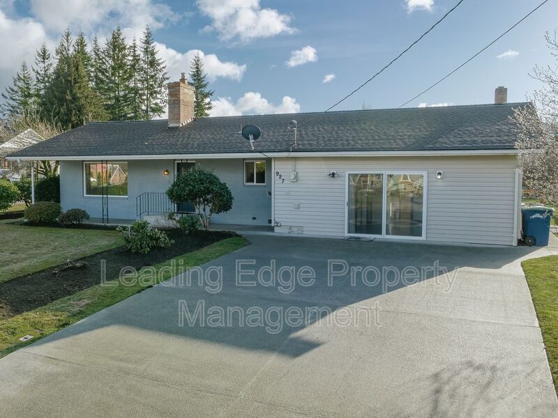 Primary Photo - 927 Wicker Rd