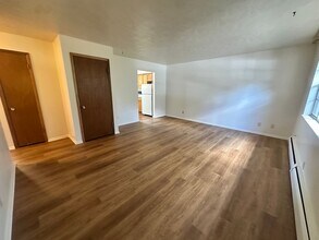 Building Photo - 4465 Comanche Dr