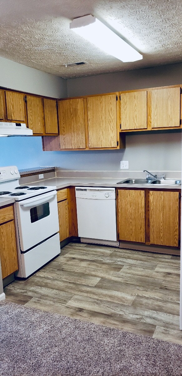 1 bedroom kitchen - Rocky Creek Apartments