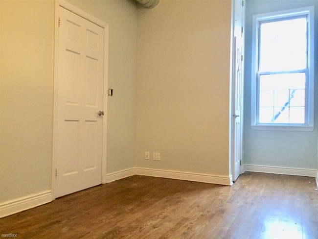 Building Photo - 3 br, 1 bath Apartment - 18-63 Linden Street