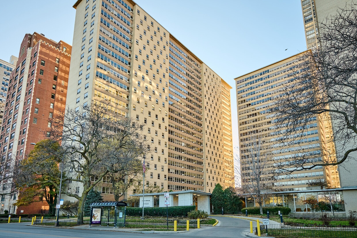 Primary Photo - 3950 N Lake Shore Dr