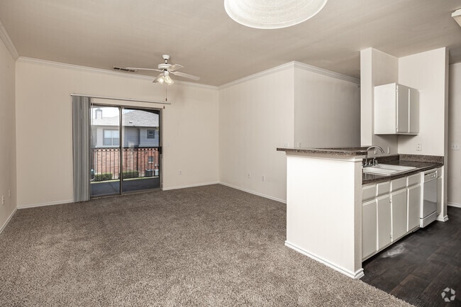 2BR, 2BA - 1,030SF - Kensington Park