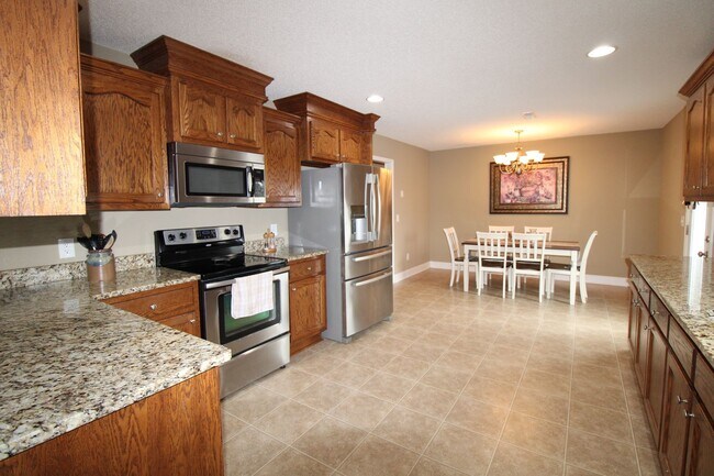 Foto del edificio - Popular Linwood Plantation - 3/2, huge fen...