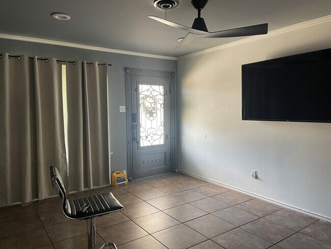Foto del edificio - 1529 E 52nd St