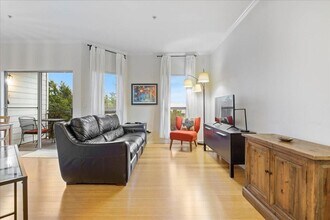 Building Photo - 6000 Shepherd Mountain Cove