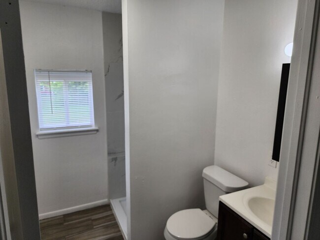 Building Photo - Move-In Ready in Midwest City!