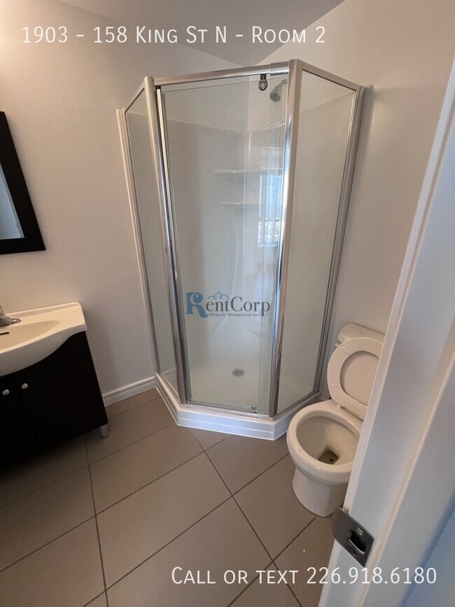 Photo du bâtiment - 158-1158 King St N