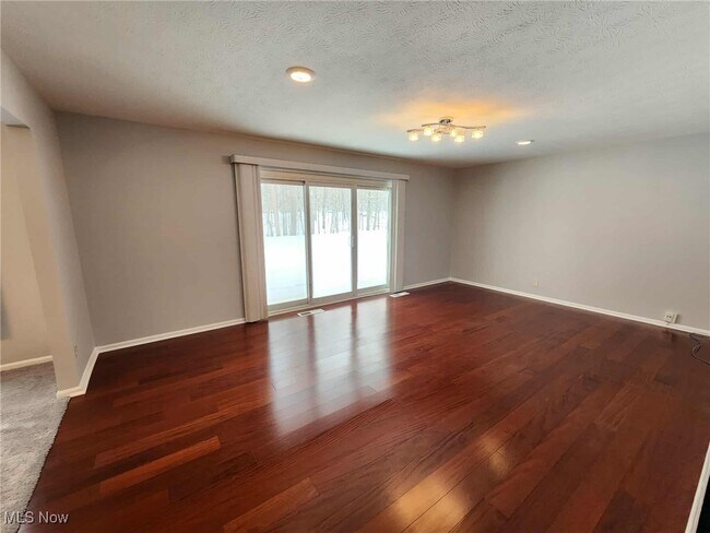 Foto del edificio - 6960 Carriage Hill Dr