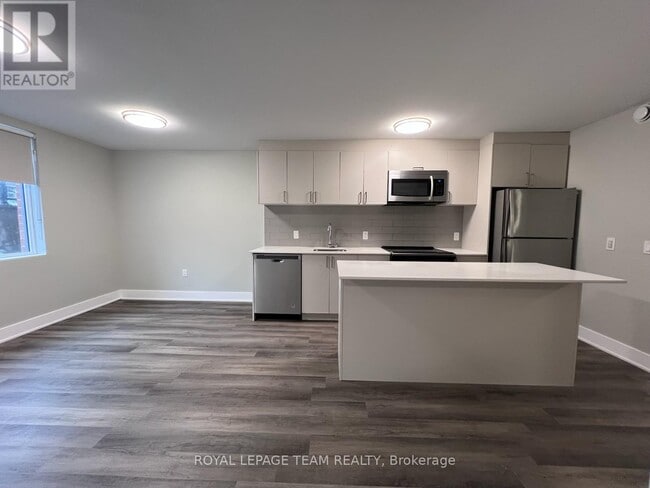 Photo du bâtiment - 1295 Summerville Ave