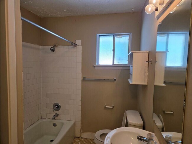Building Photo - 897 6 Oaks Cir