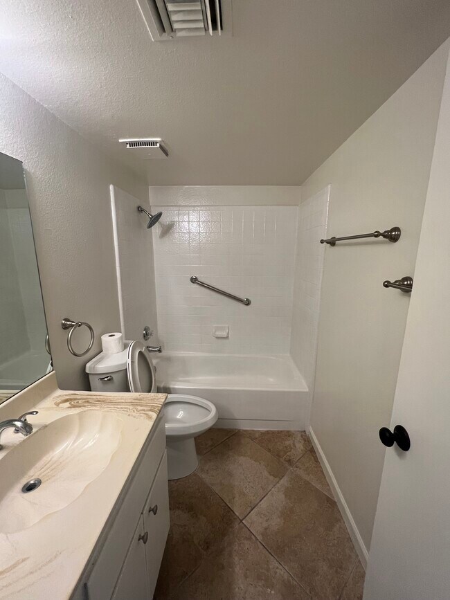 Building Photo - 12635 N La Montana Dr