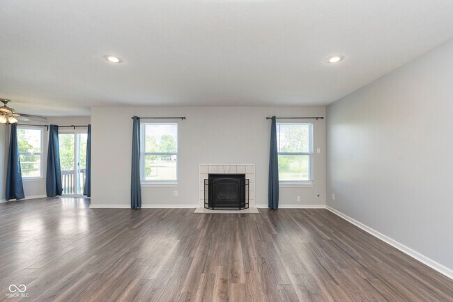 Foto del edificio - 1239 Highland Lake Way