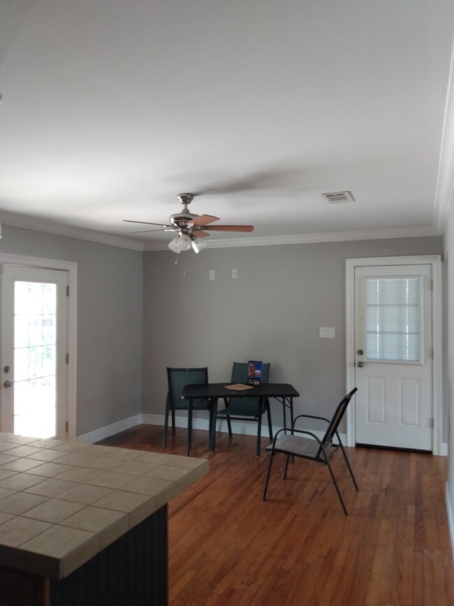 Building Photo - 2121 Lansing Dr