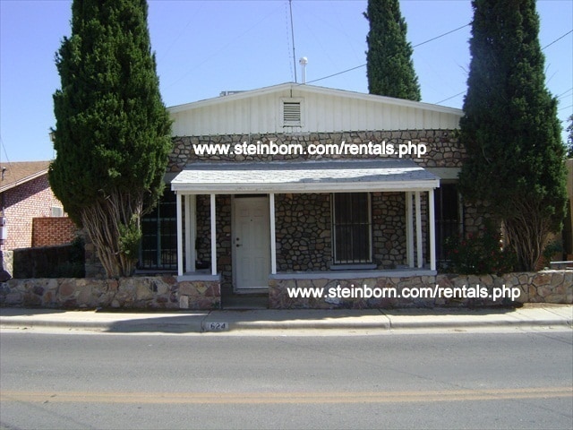 Primary Photo - Nice Home in Historic Downtown with Shared...