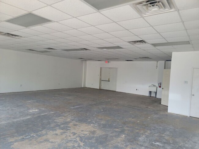 Foto del edificio - 8700 Colonel Glenn Rd