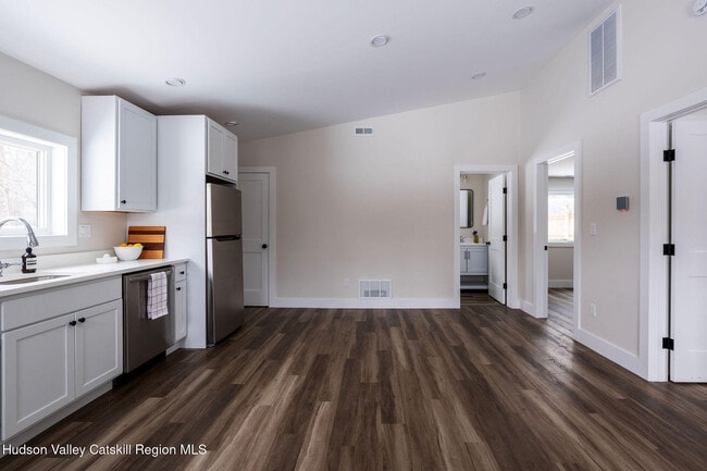 Foto del edificio - 3004 W Church St