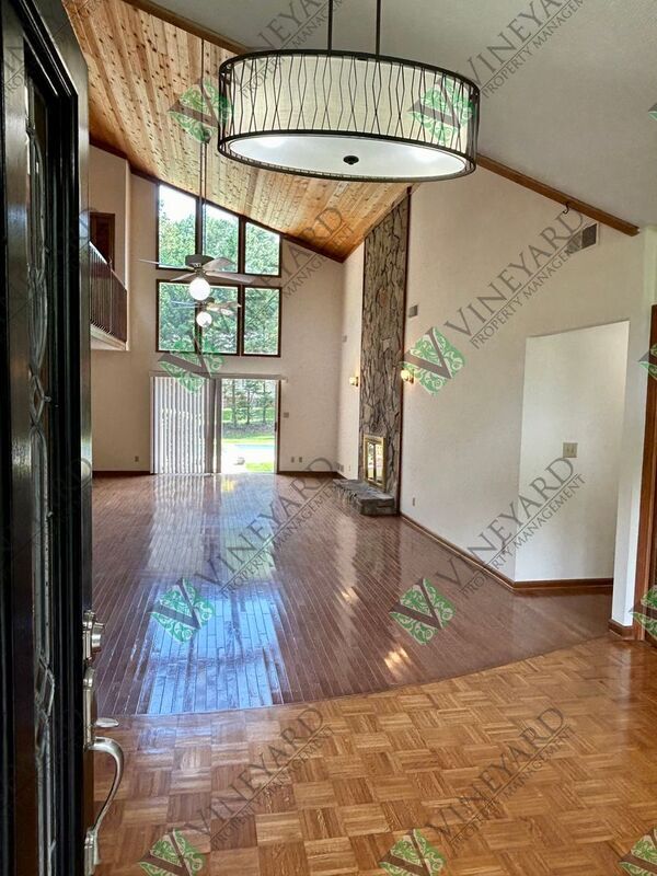 Building Photo - 115 Nesbit Ferry Pl