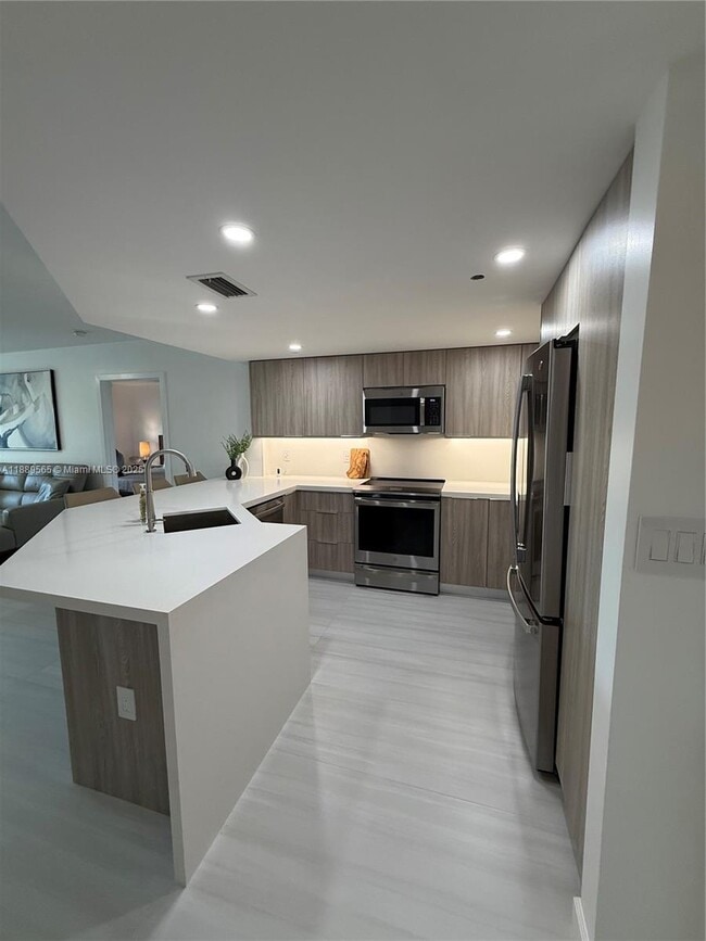 Building Photo - 201 Golden Isles Dr