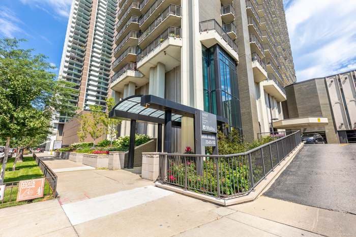 Apt Building - 6007 N Sheridan Rd