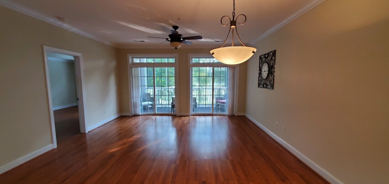 Living room - 703 Shearwater Ct
