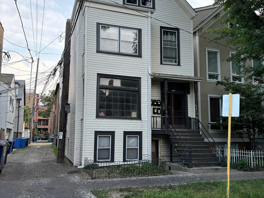 1044 W Montana St Unit 1F, Chicago, IL 60614 Condo for Rent in