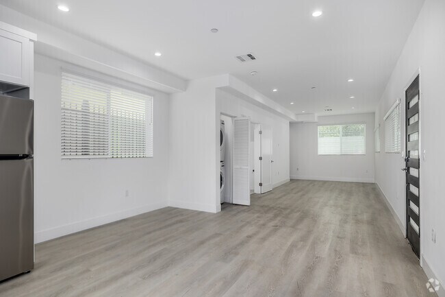 2BR, 2.5BA - 1,200SF - Living Room - 1301 E 27th St