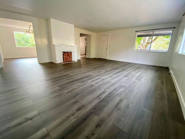 Photo - 3761 Willamette St House