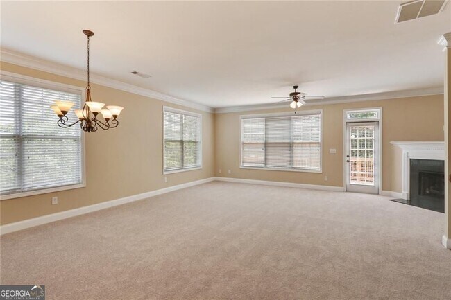 Foto del edificio - 5060 Windcrest Ln