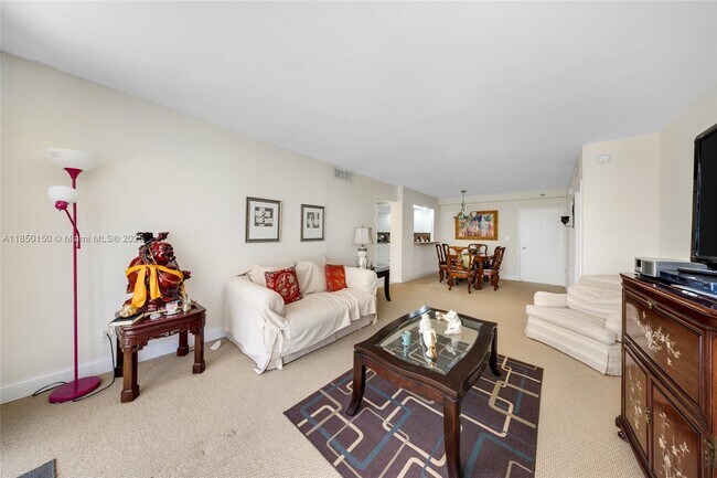 Foto del edificio - 5600 Collins Ave