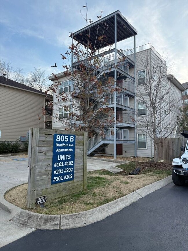 Building Photo - 805 B Bradford Ave