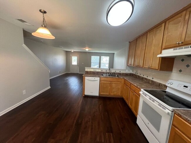 Building Photo - 238 Whitestone Dr NE