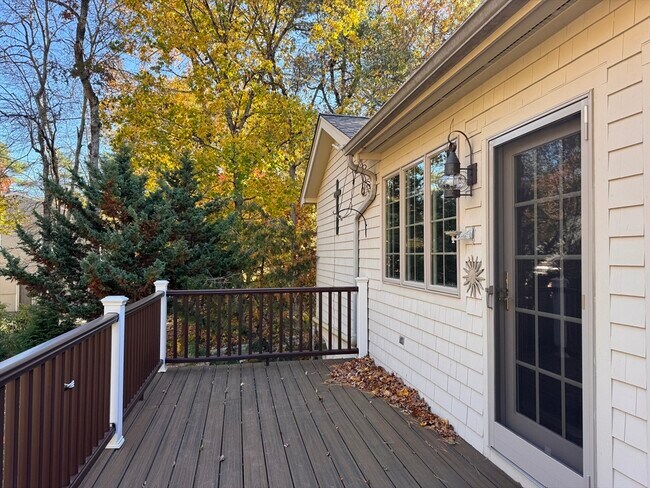 Foto del edificio - 15 Parlowtown Rd