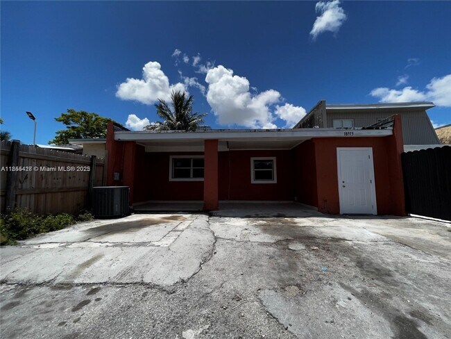 Foto del edificio - 18913 NW 46th Ave