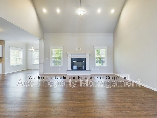 Foto del edificio - 6120 Shannon Woods Way