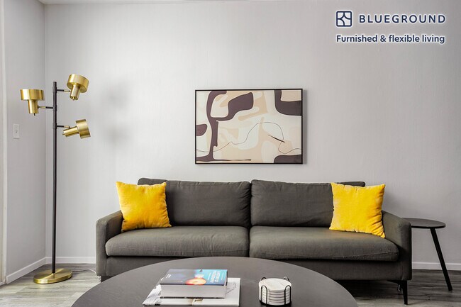 Foto del edificio - 1371 S Beverly Glen Blvd