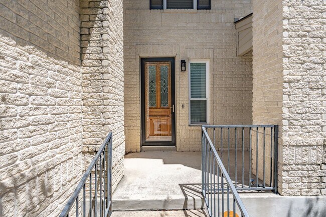 Building Photo - 137 Springtree Shadow