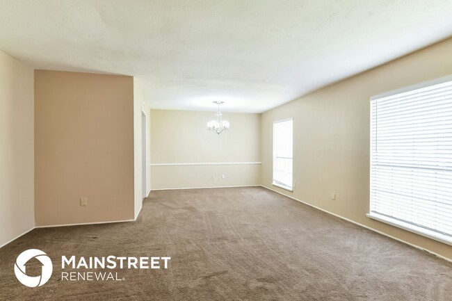 Building Photo - 5514 Edgebrook Forest Dr