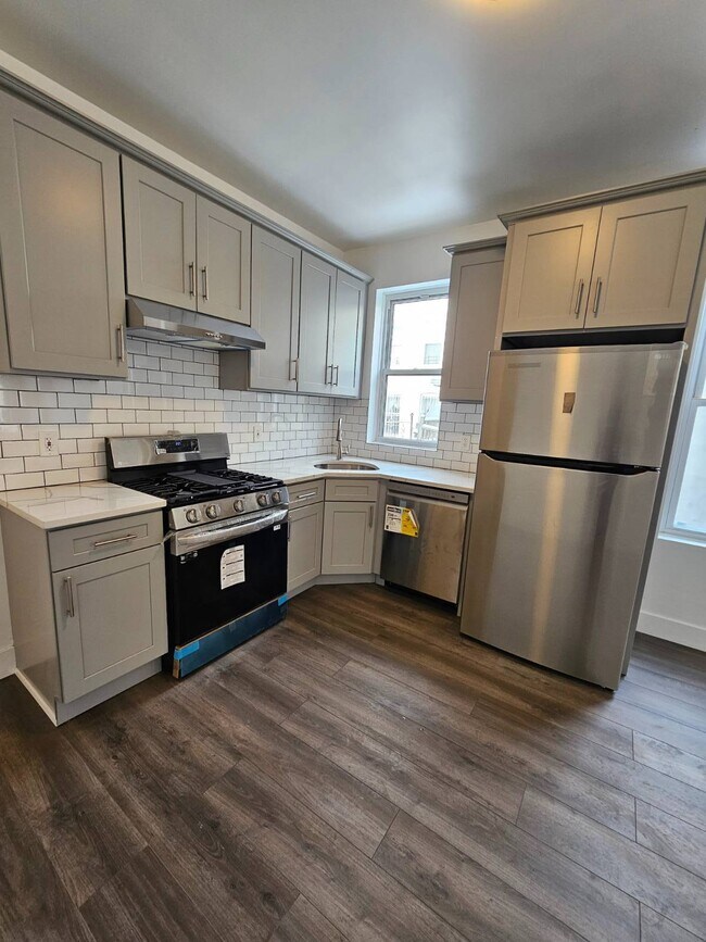 Foto del edificio - 312 E 26th St