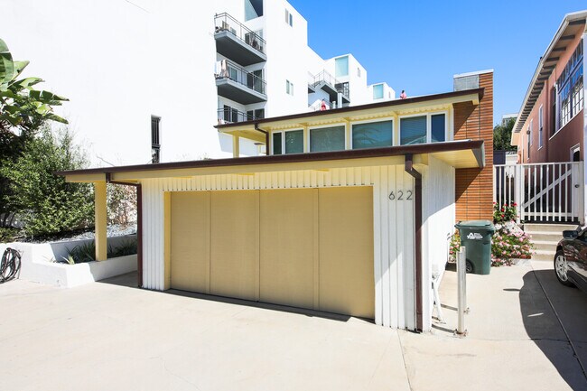 Building Photo - 622 Esplanade