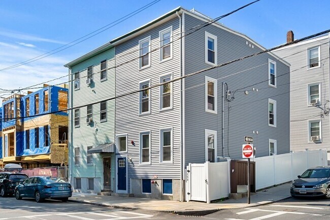Building Photo - 153 Everett St