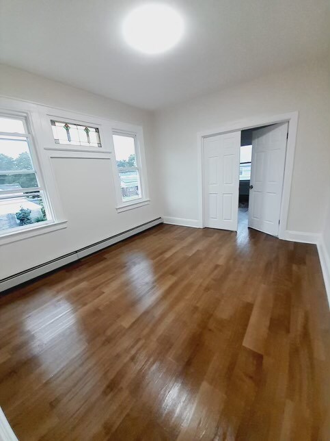 Foto del edificio - 633 Maple Ave