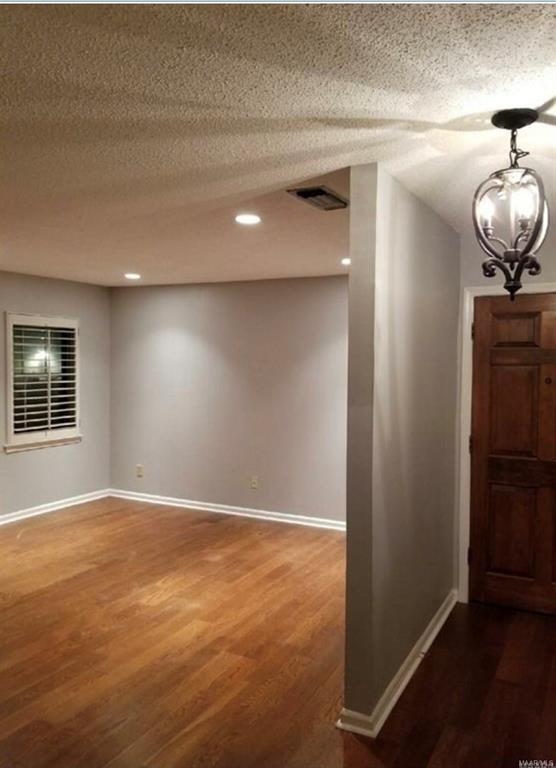 Building Photo - 2461 Price St