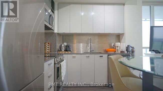 Building Photo - 10 De Boers Dr